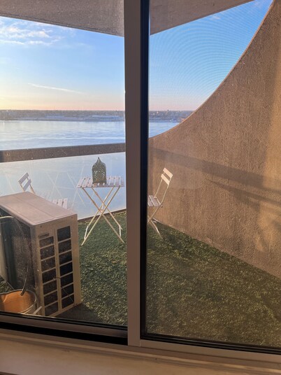 FULLY FURNISHED ONE BEDROOM CONDO - RIVER VIEW