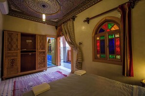 5 bedrooms, iron/ironing board, internet