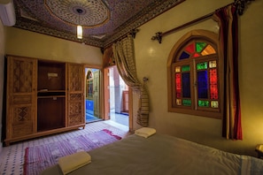 5 bedrooms, iron/ironing board, internet
