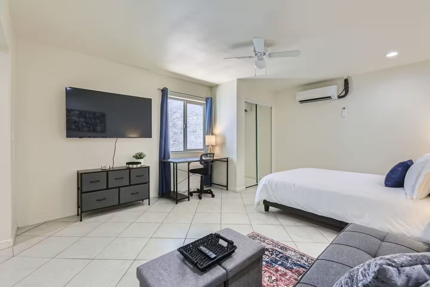 Iron/ironing board, WiFi, bed sheets