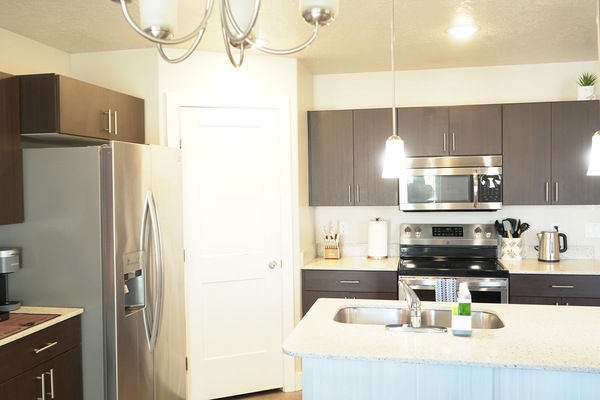 Frigorífic, microones, forn i placa de cuina