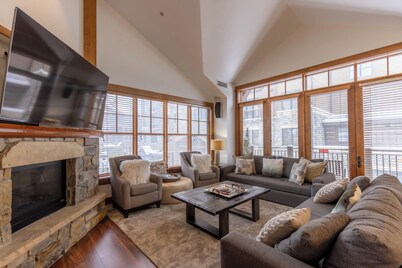 Ski In Ski Out Spacious 3-BR condo in the heart of Northstar Ski Resort Village