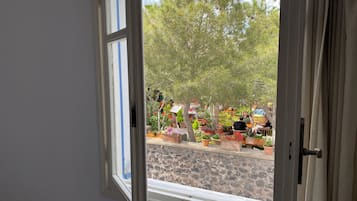 Appartement Confort, vue ville | Coffres-forts dans les chambres, fer et planche à repasser