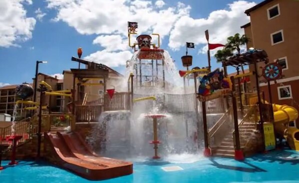 Pool -
Highlight Key Amenities**: Mention features like a pool, free Wi-Fi, or a game (Orlando)