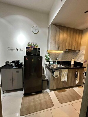 Microwave, stovetop, high chair, cookware/dishes/utensils