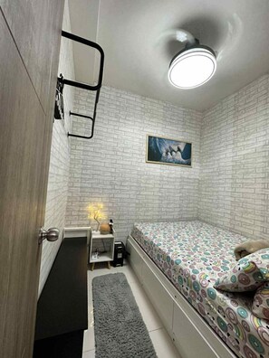 2 bedrooms, bed sheets
