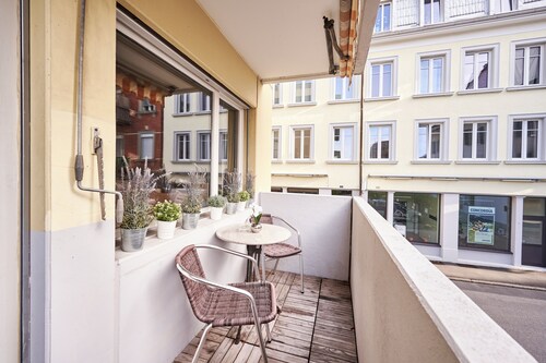 Stay Switzerland - Modern Jungfrau View Apartment