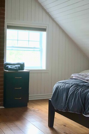 2 bedrooms, desk, free WiFi, bed sheets