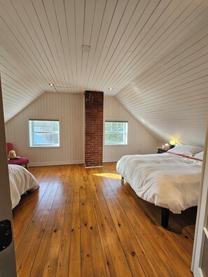 2 bedrooms, desk, travel crib, free WiFi