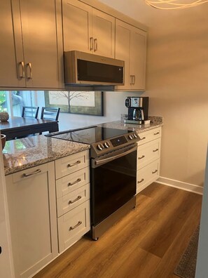 Private kitchen - Walk to Ski, Hike, Fish, Bike +
Spacious & Updated (Sugar Mountain)