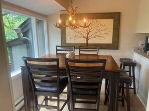 Dining - Walk to Ski, Hike, Fish, Bike +
Spacious & Updated (Sugar Mountain)