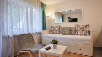Iron/ironing board, WiFi, bed sheets