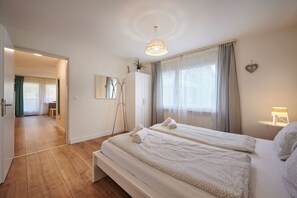 1 habitación, tabla de planchar con plancha, wifi y ropa de cama
