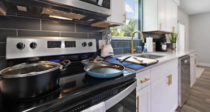 Renovated 2BR/2.5BA Townhome • 0.2 Mi to Stadium