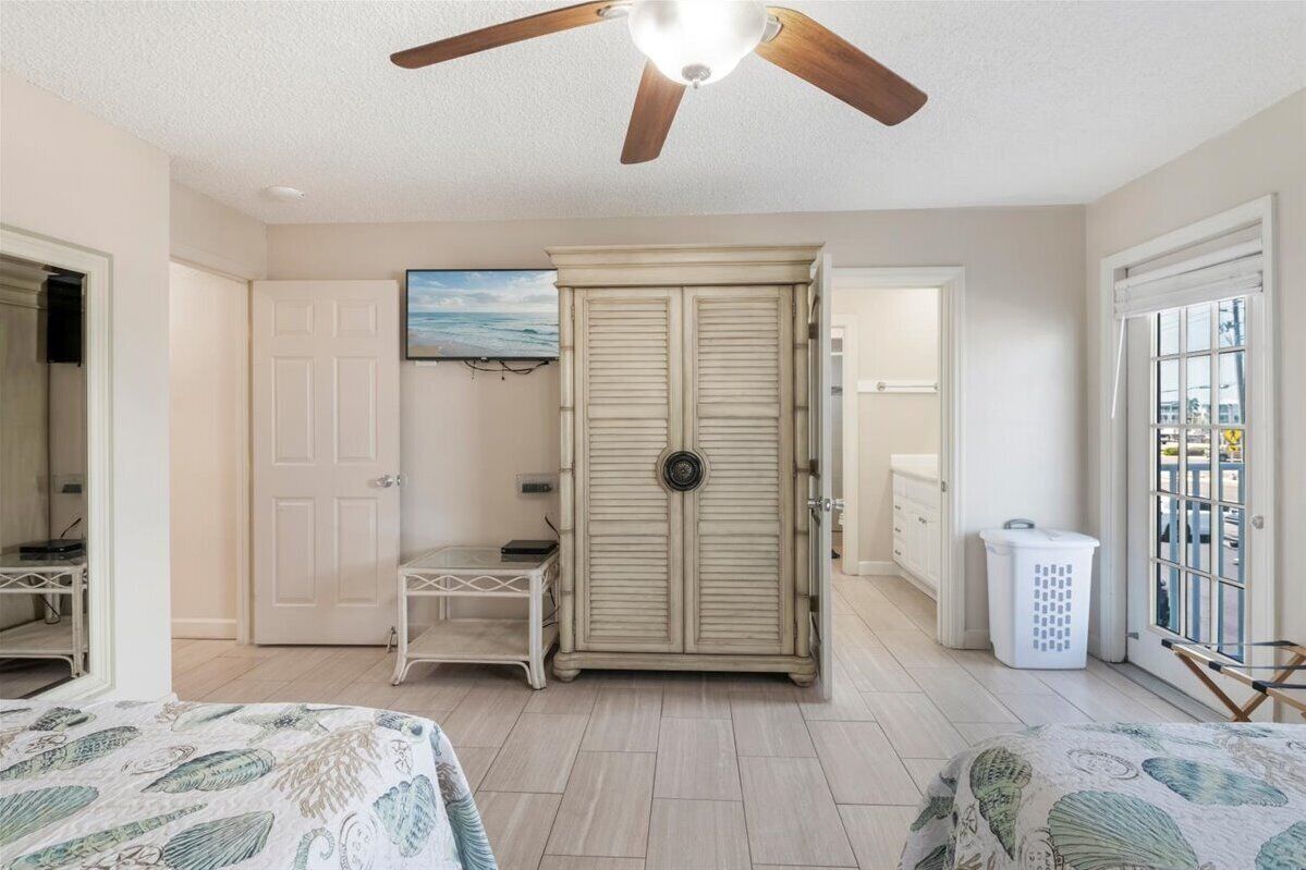 2 bedrooms, iron/ironing board, travel crib, free WiFi