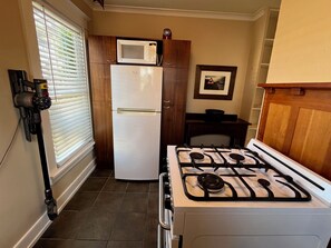 Mikroaaltouuni, uuni, liesi