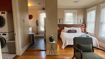 1 habitación, tabla de planchar con plancha, wifi y ropa de cama