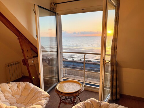 Évasion Panoramique – Vue Imprenable à Hauteville sur Mer