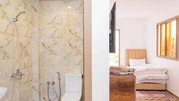 Luxury Triple Room | Bathroom | Combined shower/tub, free toiletries, hair dryer, towels