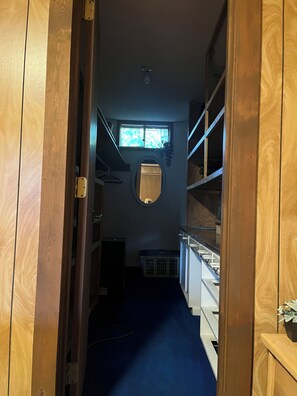 Interior - Mountain Retreat, Fire Pit, Hiking Trails, BBQ (Otto)