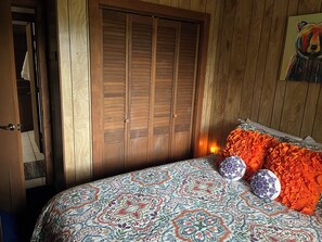 3 bedrooms, internet, bed sheets