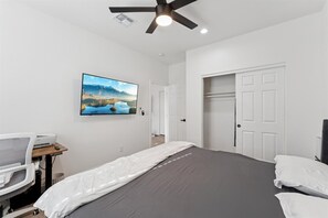 Iron/ironing board, Internet, bed sheets