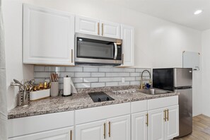 Fridge, microwave, coffee/tea maker, toaster - Easy PHX Living 1BR w/King Bed (Phoenix)