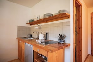 Comfort Apartment, Garden View | Private kitchenette | High chair