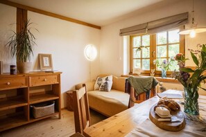 Comfort Apartment, Garden View | Living area