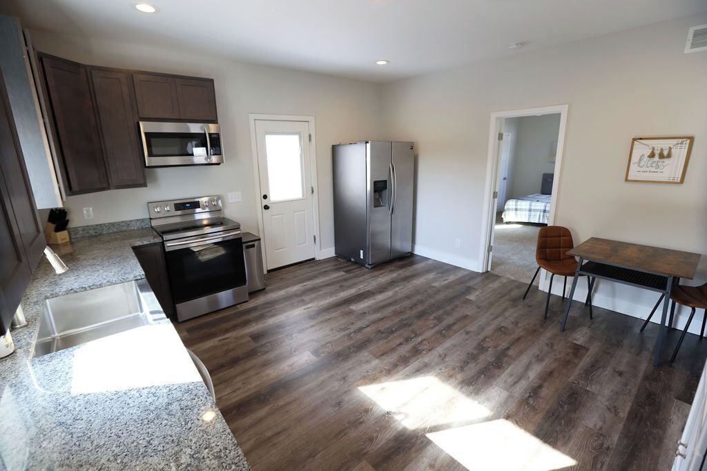 Microondas, horno, parrilla de estufa y lavavajillas 