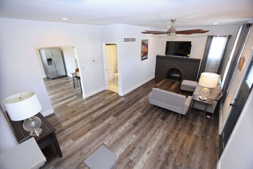 Freshly updated bungalow near Kimmswick and major highways- Prime Location