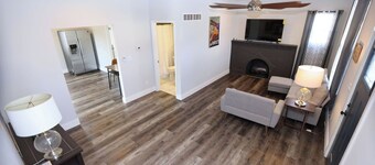 Freshly updated bungalow near Kimmswick and major highways- Prime Location