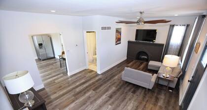 Freshly updated bungalow near Kimmswick and major highways- Prime Location