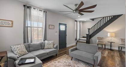 Freshly updated bungalow near Kimmswick and major highways- Prime Location