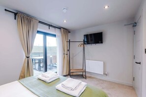 2 habitaciones, tabla de planchar con plancha, wifi y ropa de cama