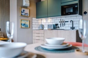 Microwave, stovetop, cookware/dishes/utensils