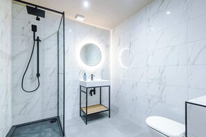 Suihku, hiustenkuivaaja