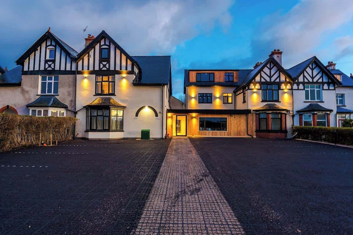 المنشأة من الخارج