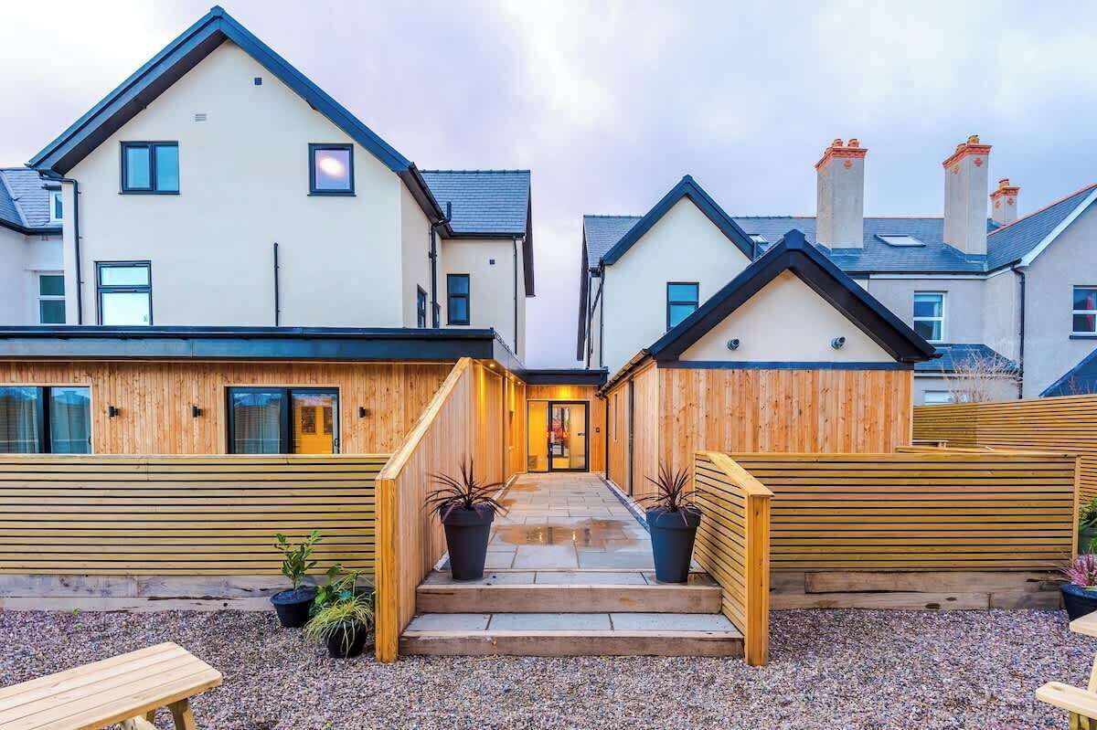 المنشأة من الخارج