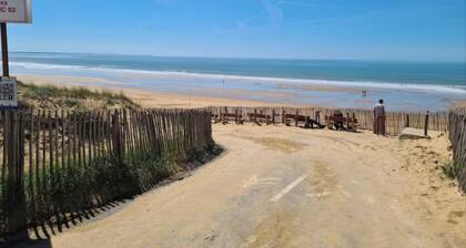Spacious, bright apartment very close to the beach