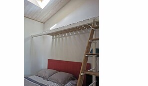 WiFi, bed sheets