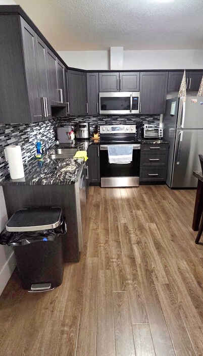 2-bedroom Luxury Private Legal Basement Suite with Private Entrance