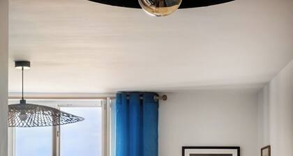 Appartement vue mer, accès direct plage, accès vieille ville à pied, wifi.