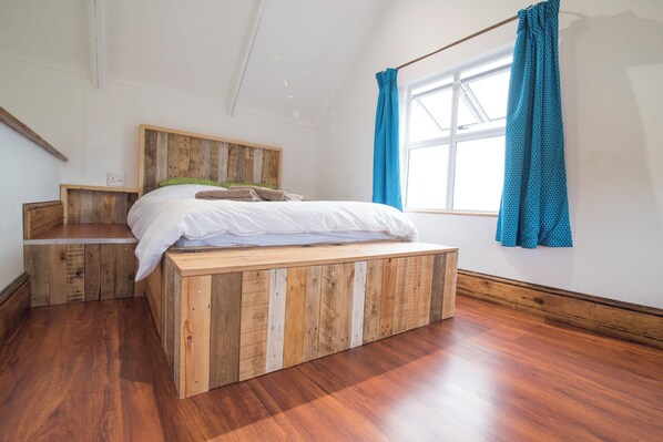 1 sovrum, internet och sängkläder