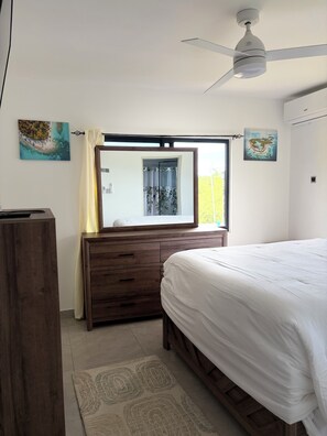 2 間睡房、房內夾萬、熨斗/熨衫板、Wi-Fi (收費)