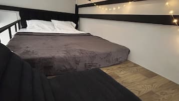 Deluxe Studio, Canal View | Living area