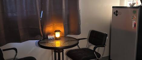 Studio Deluxe, vue canal | Restauration dans la chambre
