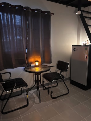 Deluxe Studio, Canal View | In-room dining