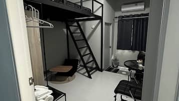 Deluxe Studio | Laptop workspace