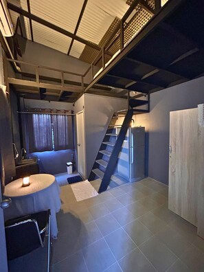 Superior Studio Suite | Laptop workspace, bed sheets